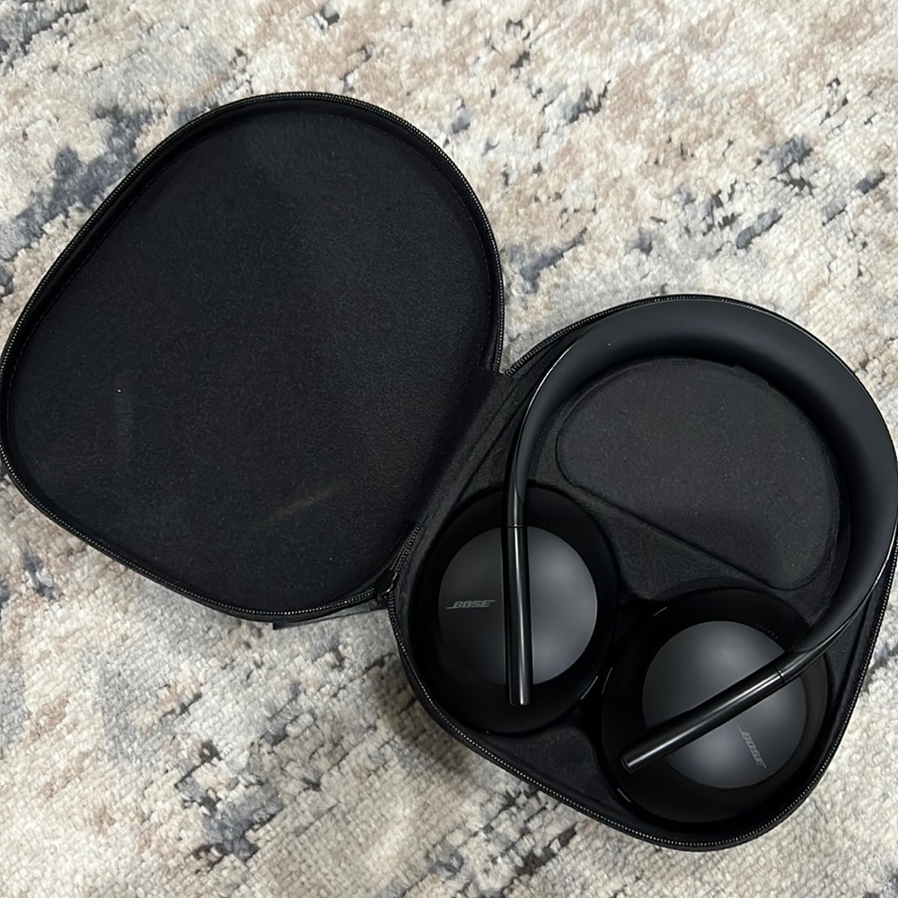 Bose Noise Cancelling Over-Ear Bluetooth Wireless Headphones 700